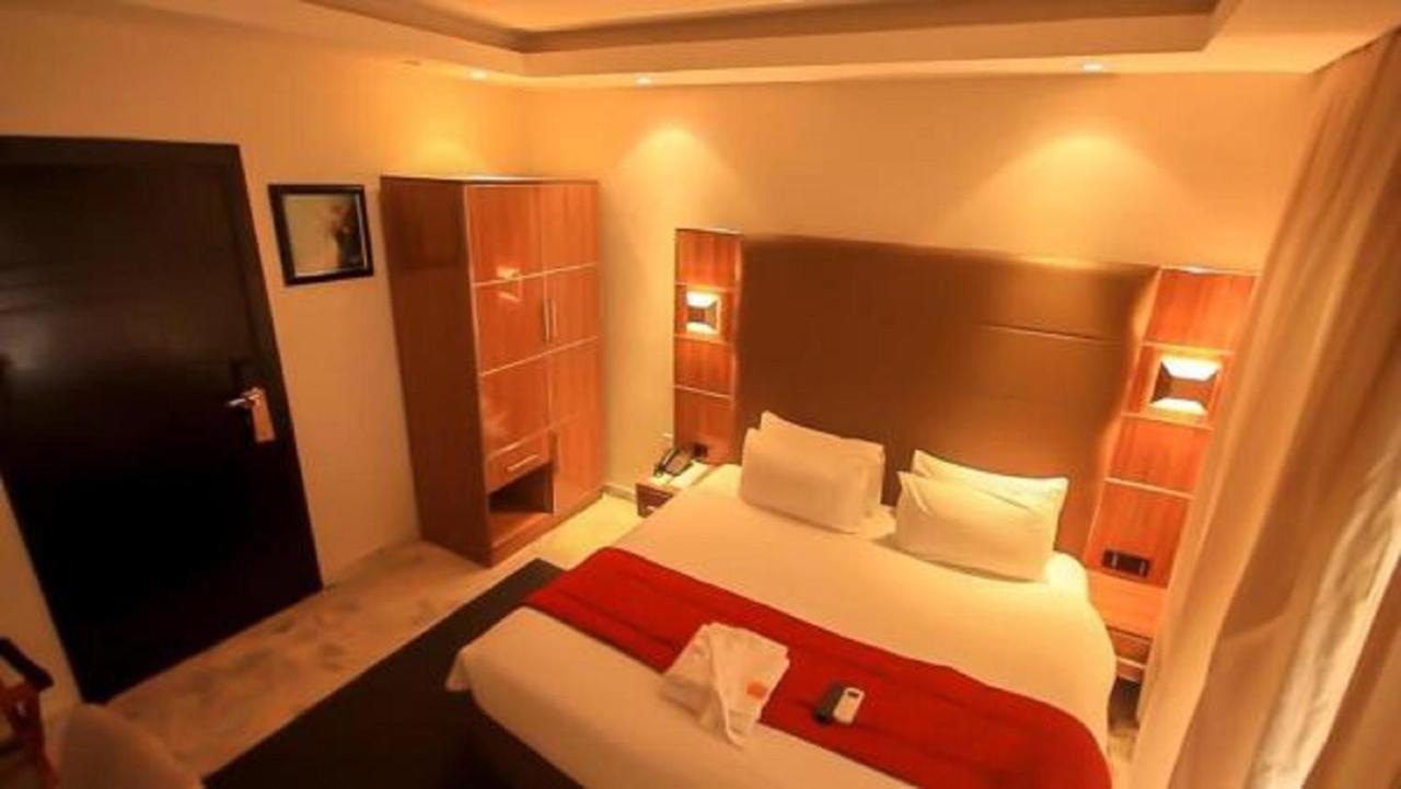 Glee Hotel Aliayabiagba المظهر الخارجي الصورة